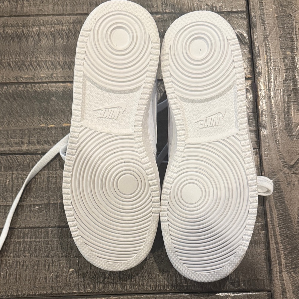 White Nike Sneakers - Picture 2 of 4
